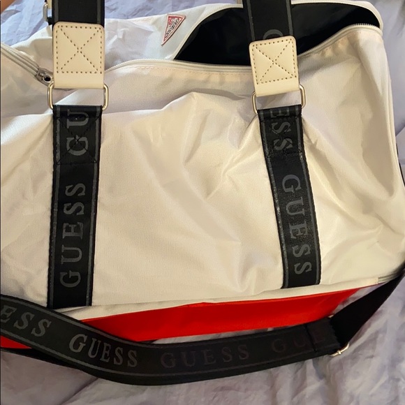 Guess Duffle Bag - Picture 6 of 8